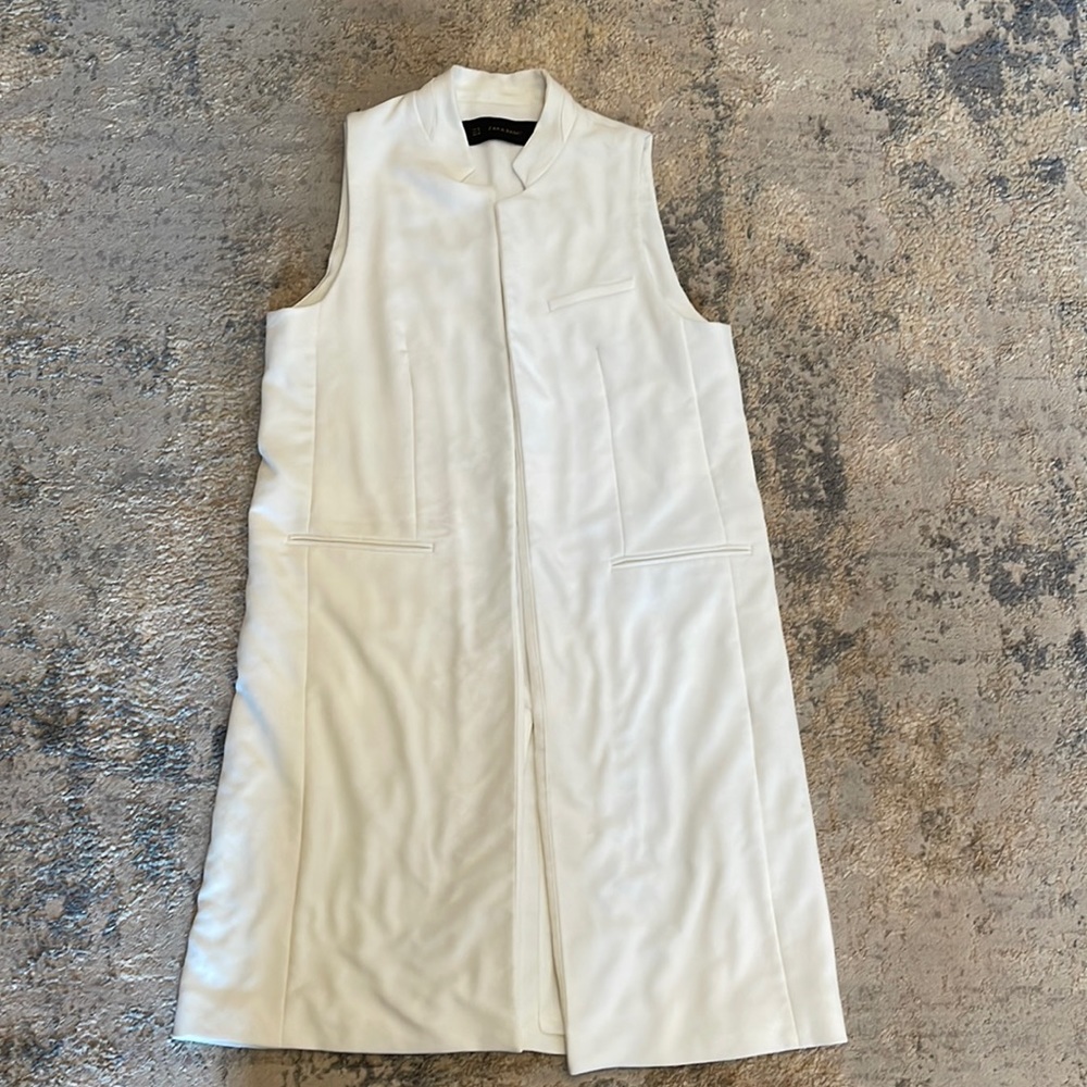White Zara vest. Size medium. Great condition.